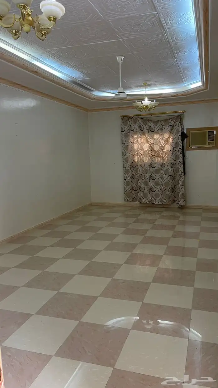 فيلا دورين وملحق للبيع حي الضباط 8