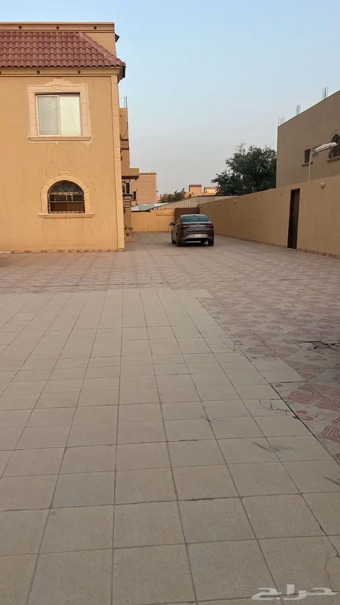 فله دور وشقتتين ومؤسس شقه 1
