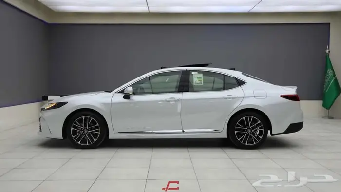 تويوتا كامري جراندي بنزين 2025 4