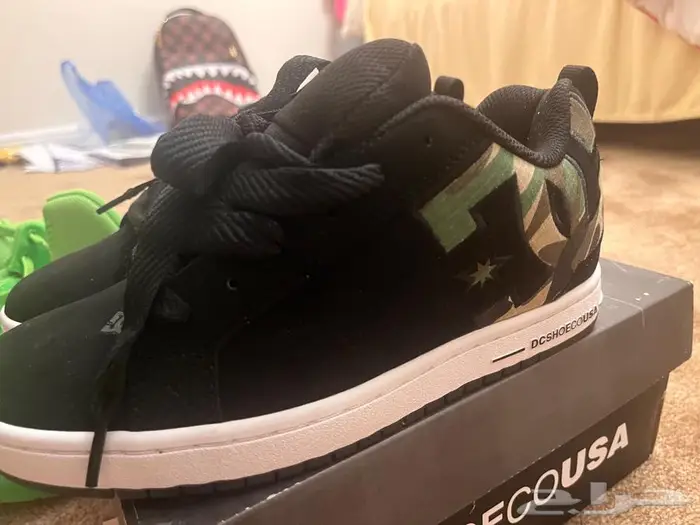 شوزات للبيع dc and sketchers 2
