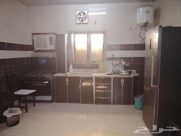 مكيف جديد 2 طن ودولاب مطبخ 2