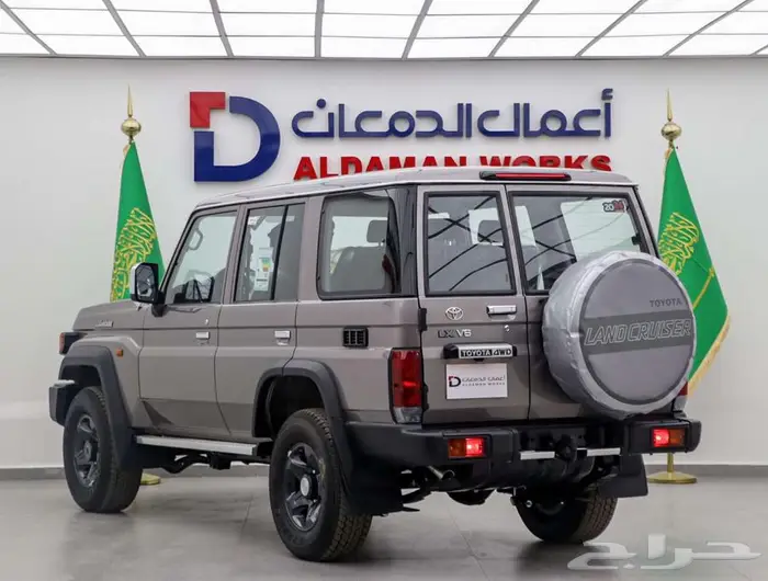جيب لاندكروزر ربع نص فل 2024 ( كويتي ) .بنزين 4