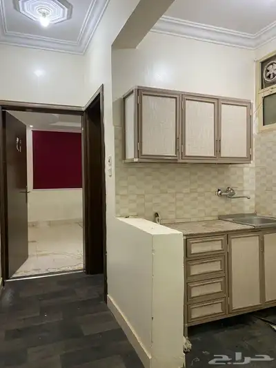 للإيجار شقق عزاب بحي الاخضر 1