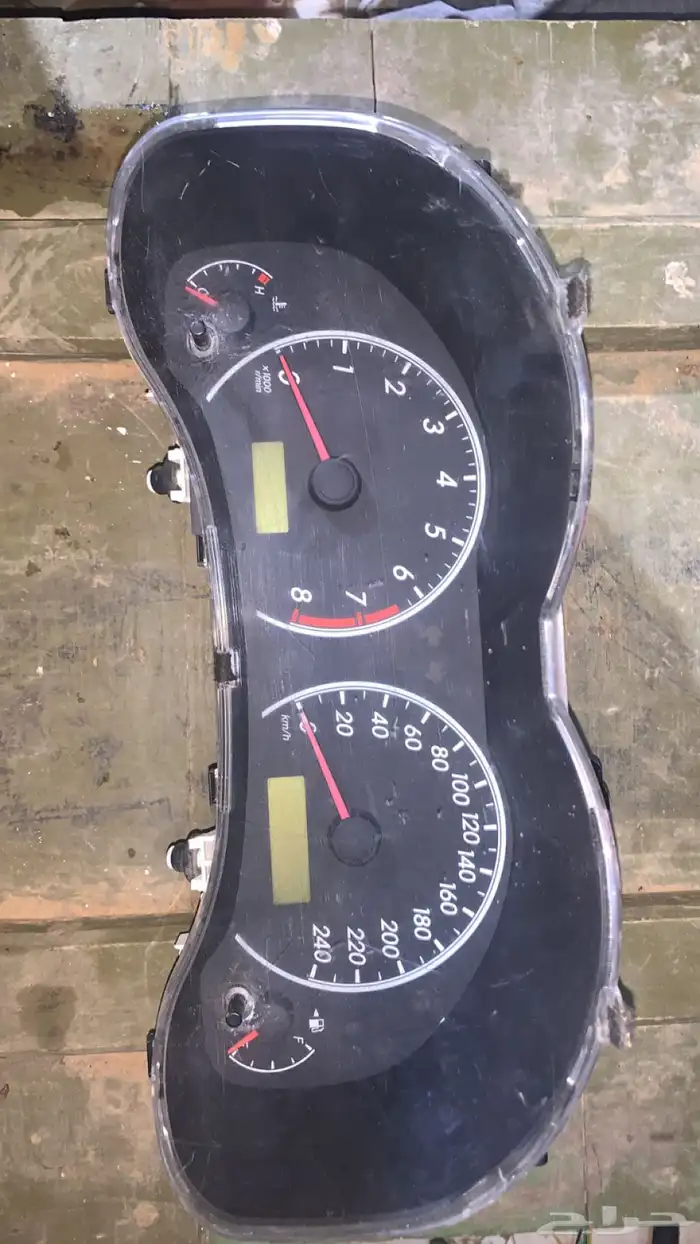 عداد طبلون نضيف وكاله مع لنبت السقف سياره كورولا 2013 1