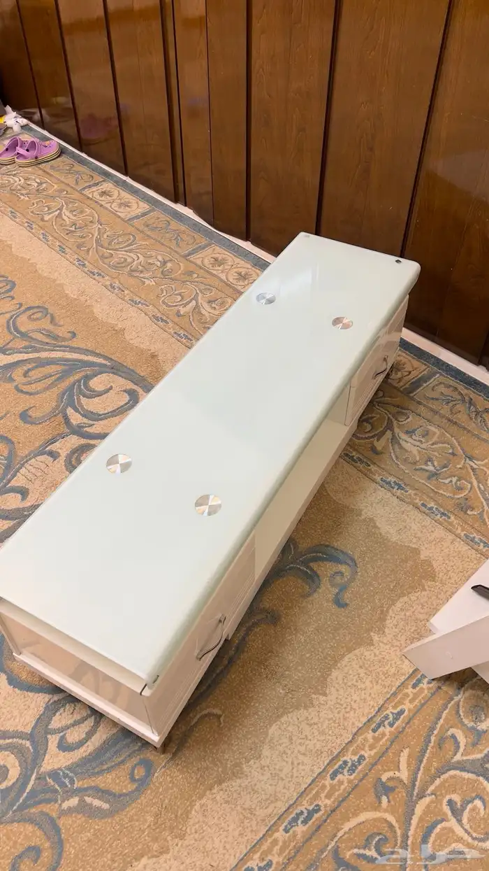 طاوله حقت شاشه جديده ونضيفه ماشالله 0