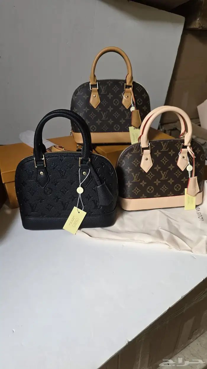 شنط هاي كواليتي جميع الماركات بسعر200 فقط 58