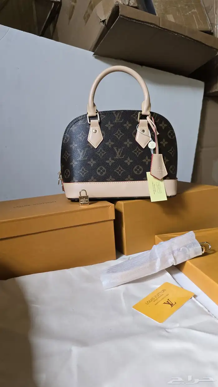 شنط هاي كواليتي جميع الماركات بسعر200 فقط 59