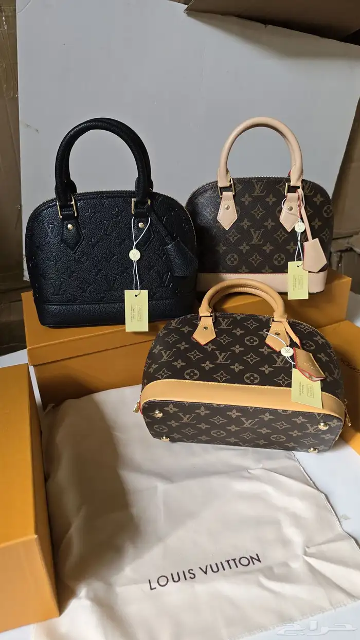 شنط هاي كواليتي جميع الماركات بسعر200 فقط 64