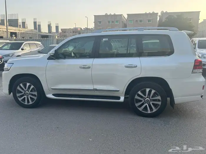 تويوتا لاندكروزر 2021م VXR2 شبه اصفار 3