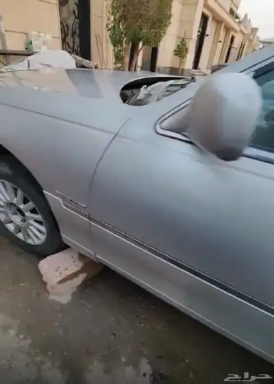 لينكولن تاون كار 2005 فضي للبيع قطع 1