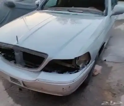 لينكولن تاون كار 2005 فضي للبيع قطع 9