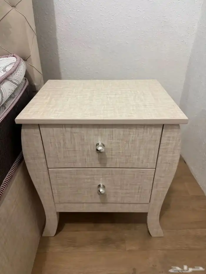غرفه نوم شبه جديد بدون دولاب ملابس 2