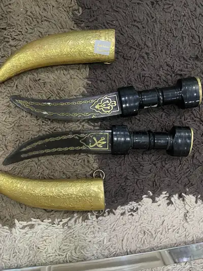 مجموعة متنوعة (سيوف وخناجر وخواتم وسبح) 18