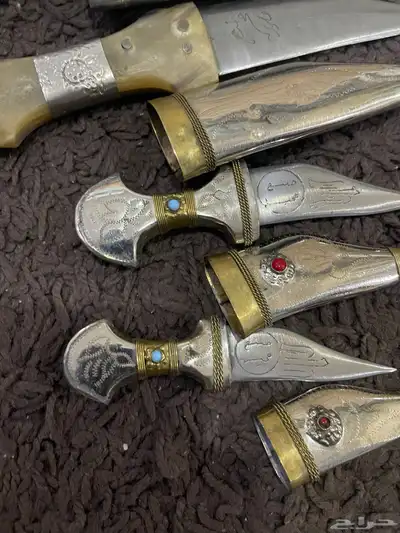 مجموعة متنوعة (سيوف وخناجر وخواتم وسبح) 20