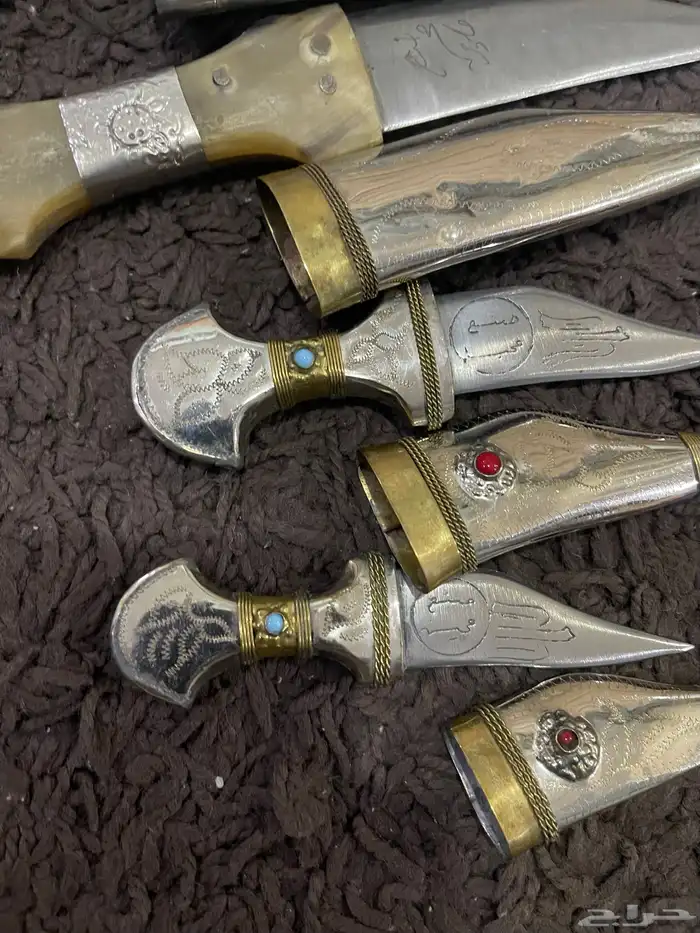مجموعة متنوعة (سيوف وخناجر وخواتم وسبح) 20