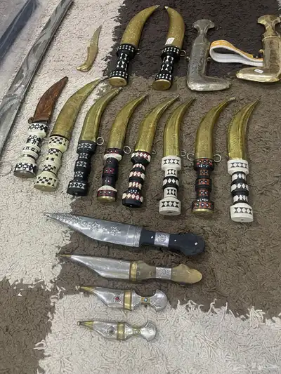 مجموعة متنوعة (سيوف وخناجر وخواتم وسبح) 4