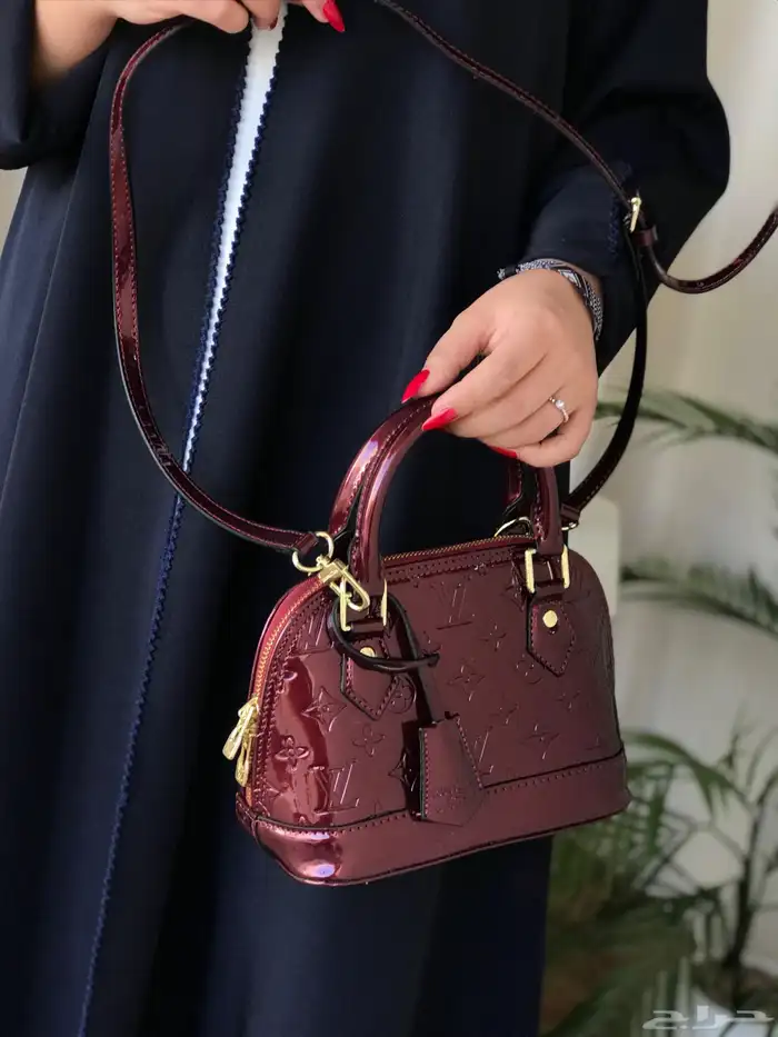 شنط هاي كواليتي جميع الماركات بسعر200 فقط 80