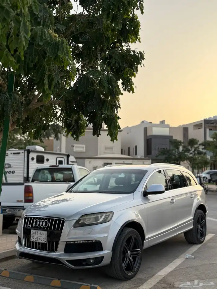 Audi Q7 فل كامل   موديل 2015 0