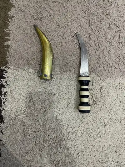 مجموعة متنوعة (سيوف وخناجر وخواتم وسبح) 46