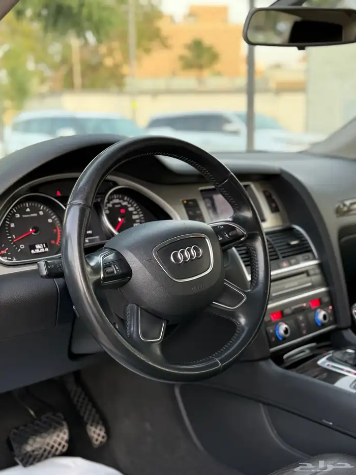 Audi Q7 فل كامل   موديل 2015 4