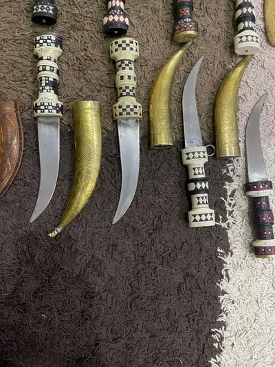 مجموعة متنوعة (سيوف وخناجر وخواتم وسبح) 10
