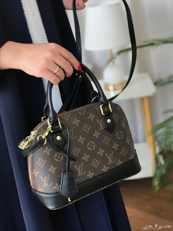 شنط هاي كواليتي جميع الماركات بسعر200 فقط 70