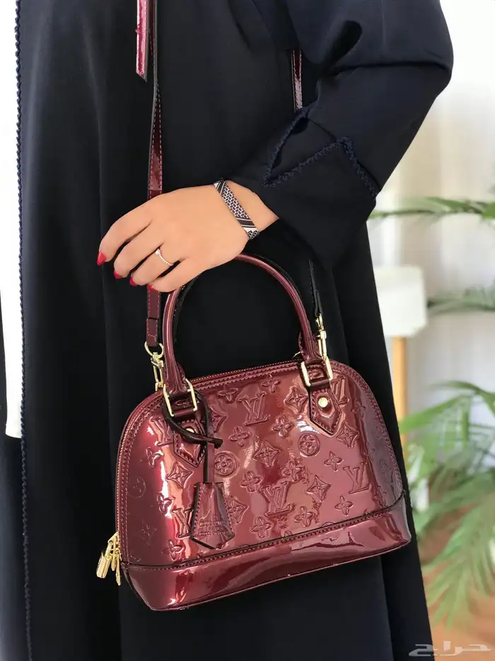 شنط هاي كواليتي جميع الماركات بسعر200 فقط 69