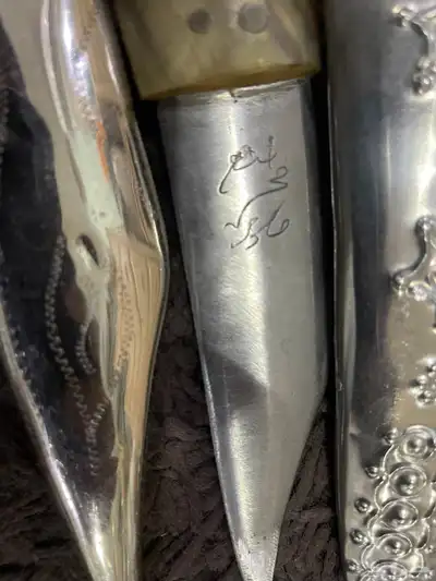 مجموعة متنوعة (سيوف وخناجر وخواتم وسبح) 21