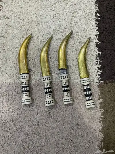 مجموعة متنوعة (سيوف وخناجر وخواتم وسبح) 39