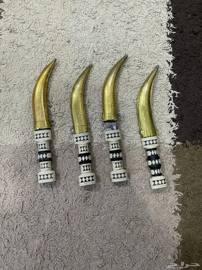 مجموعة متنوعة (سيوف وخناجر وخواتم وسبح) 39