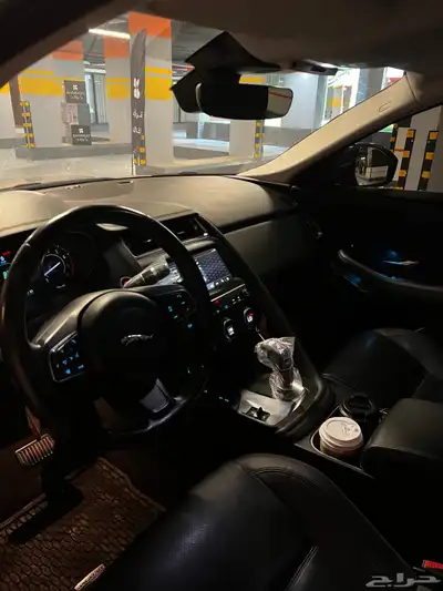 جاكوار E-pace 8