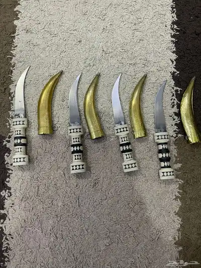 مجموعة متنوعة (سيوف وخناجر وخواتم وسبح) 40
