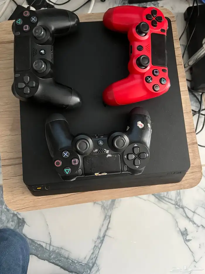 ps4 مع ثلاث يدات 0