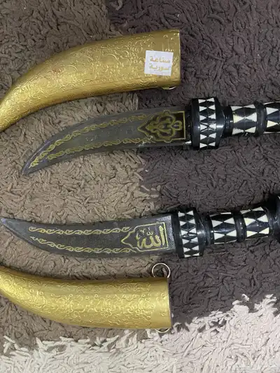 مجموعة متنوعة (سيوف وخناجر وخواتم وسبح) 17