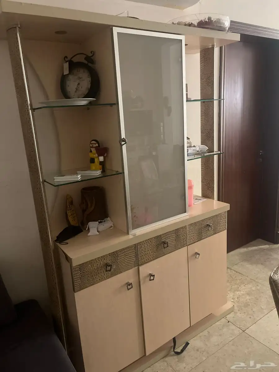 اثاث سفرة اكل مع دولابها و دولاب سفرة اكل بني ورفوف ايكيا 6