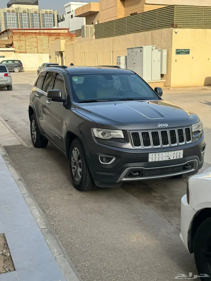 جيب جراند شيروكي نظيفة وكالة من الداخل و الخارج 8