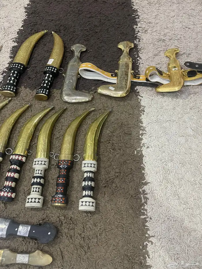 مجموعة متنوعة (سيوف وخناجر وخواتم وسبح) 3