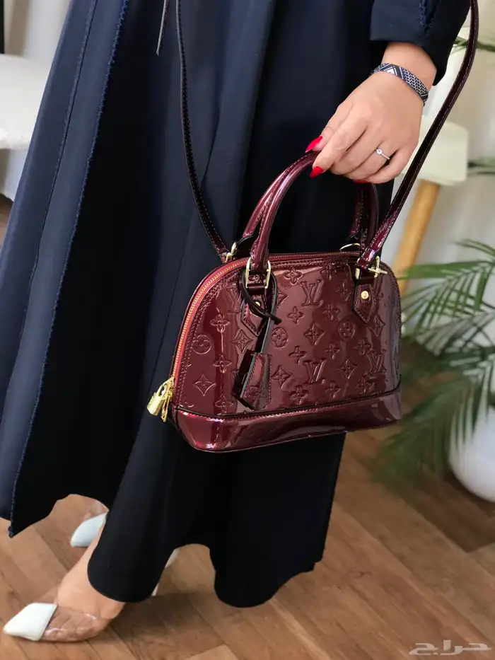 شنط هاي كواليتي جميع الماركات بسعر200 فقط 76