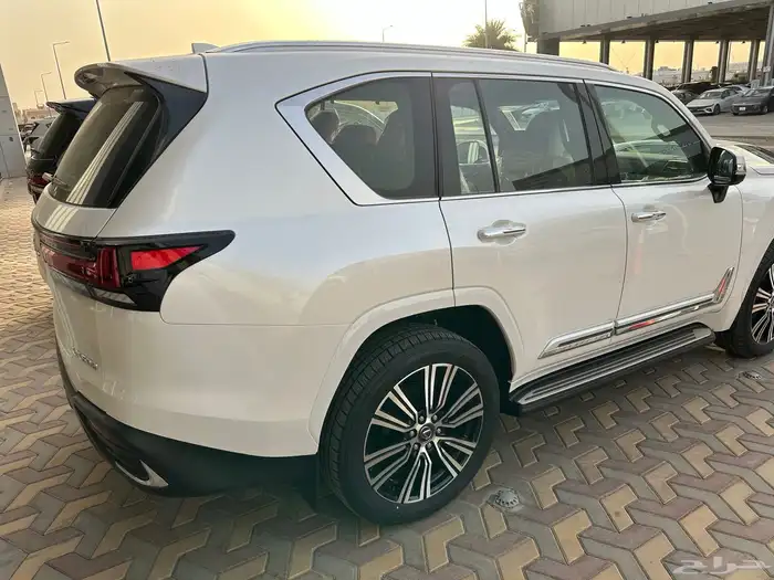 لكزس LX600 BB موديل 2025 - خليجي - أبيض داخلي اوف وايت 3