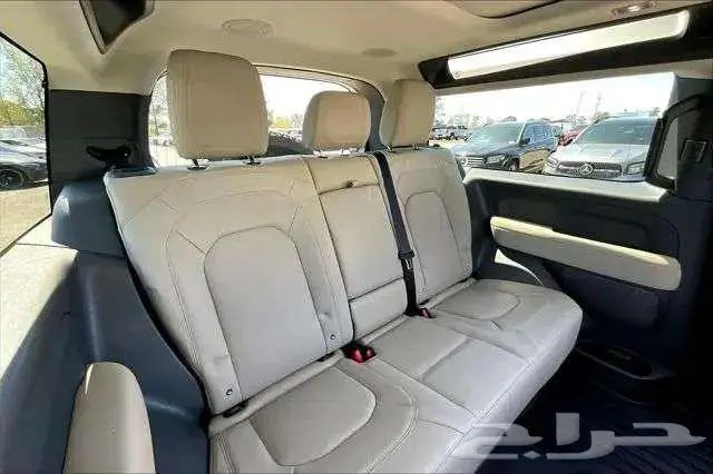 للبيع ديفندر موديل 2023 Land Rover Defender 90 SE 12