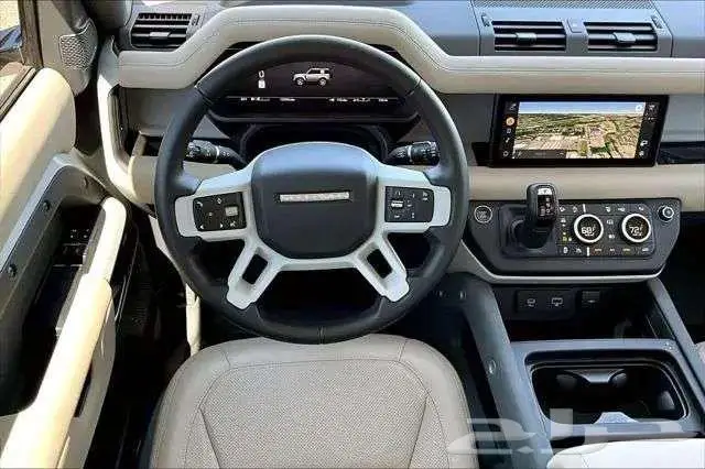 للبيع ديفندر موديل 2023 Land Rover Defender 90 SE 17