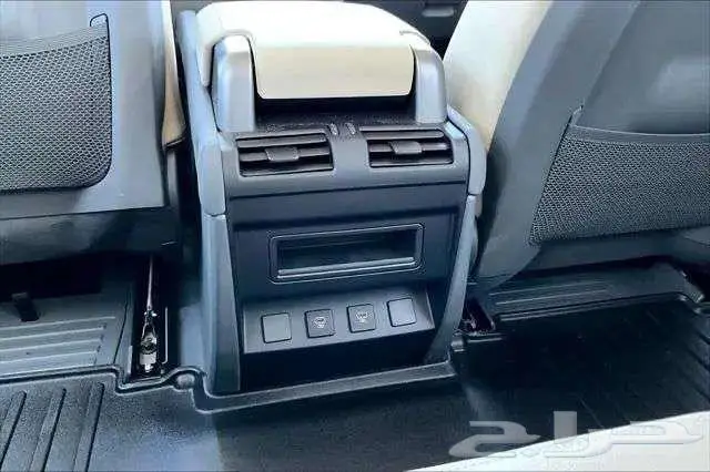 للبيع ديفندر موديل 2023 Land Rover Defender 90 SE 11