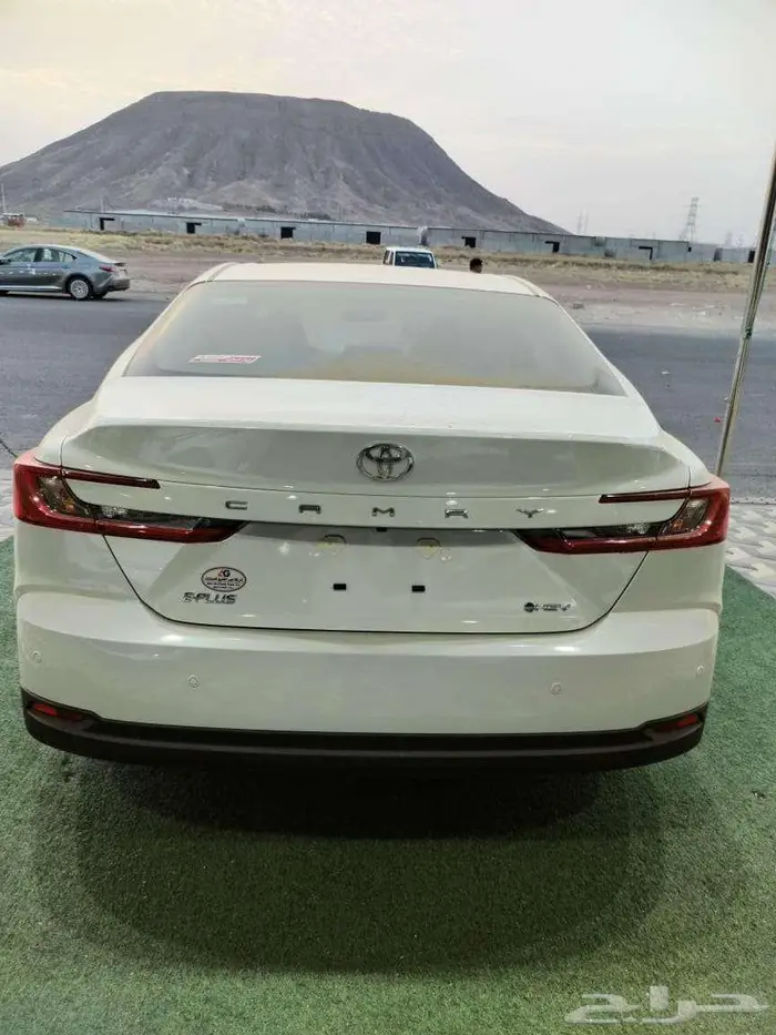 كامري هابيرد E بلاس سعودي موديل 2025 3