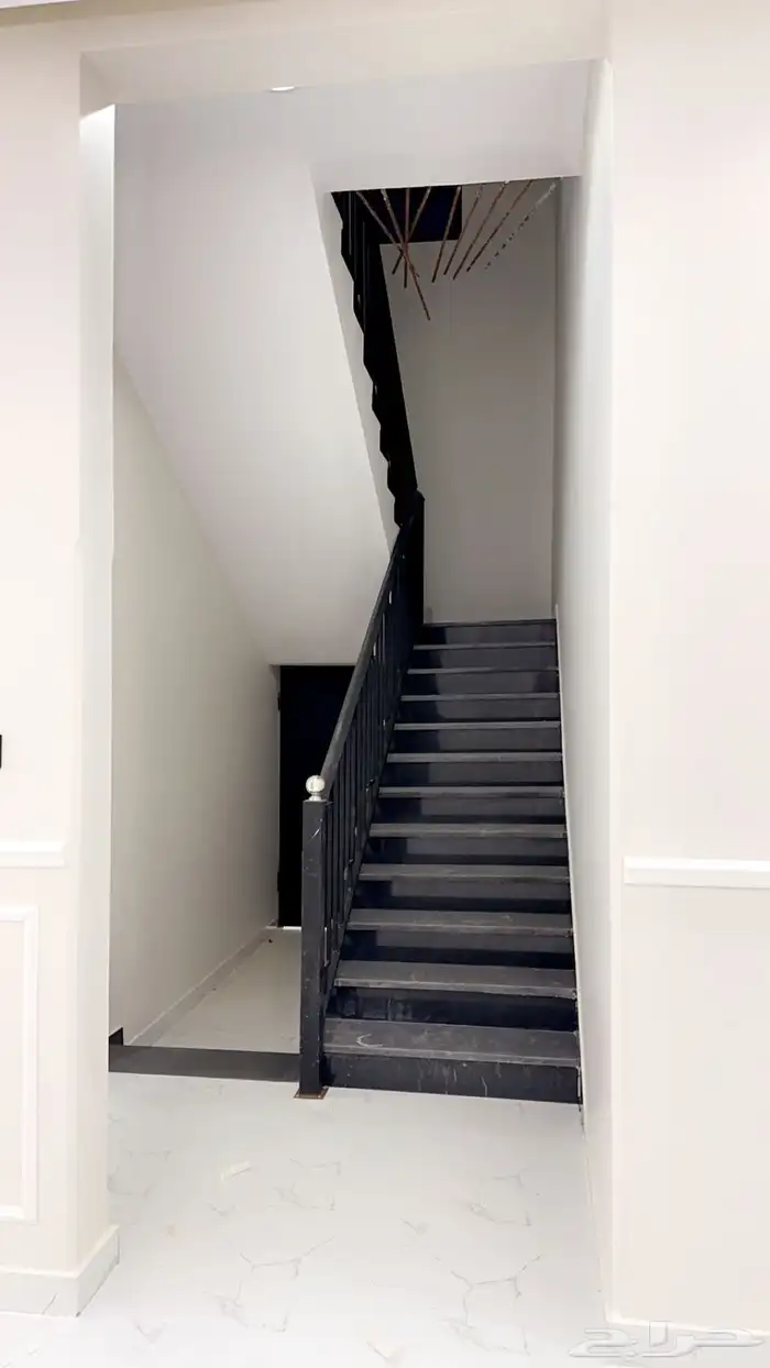 للبيع دور ارضي بحي التلال بسعر مناسب 7