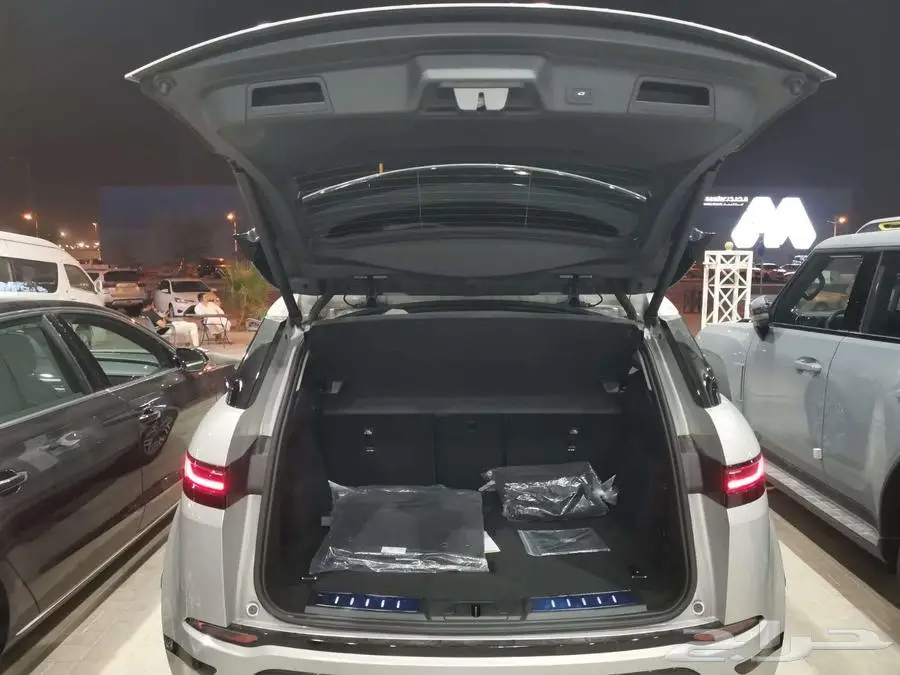 رنج روفر ايفوك Evoque موديل P250-Dynamic SE 2024 19