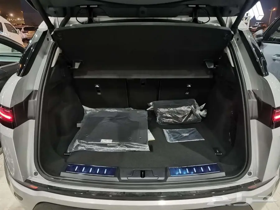 رنج روفر ايفوك Evoque موديل P250-Dynamic SE 2024 18