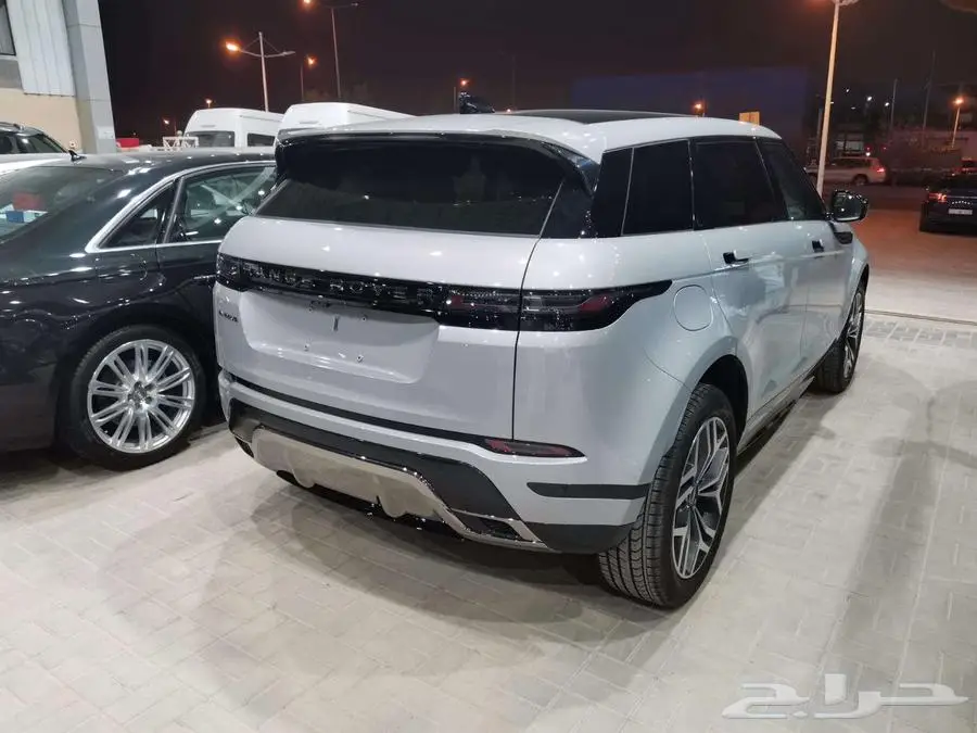 رنج روفر ايفوك Evoque موديل P250-Dynamic SE 2024 4