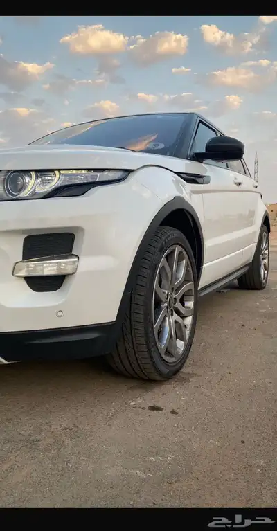 لاند روفر إيفوك فل كامل داخلي أحمر . 8