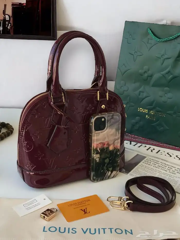 شنط هاي كواليتي جميع الماركات بسعر200 فقط 79