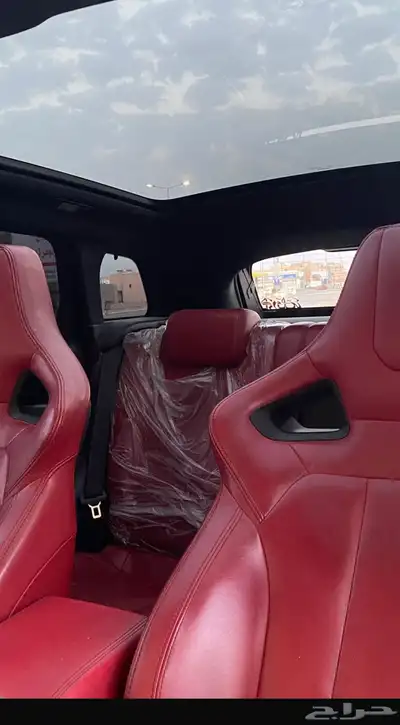 لاند روفر إيفوك فل كامل داخلي أحمر . 3